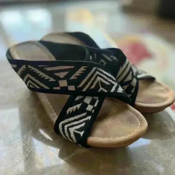 Minnetonka Wedges - Picture 4 of 7